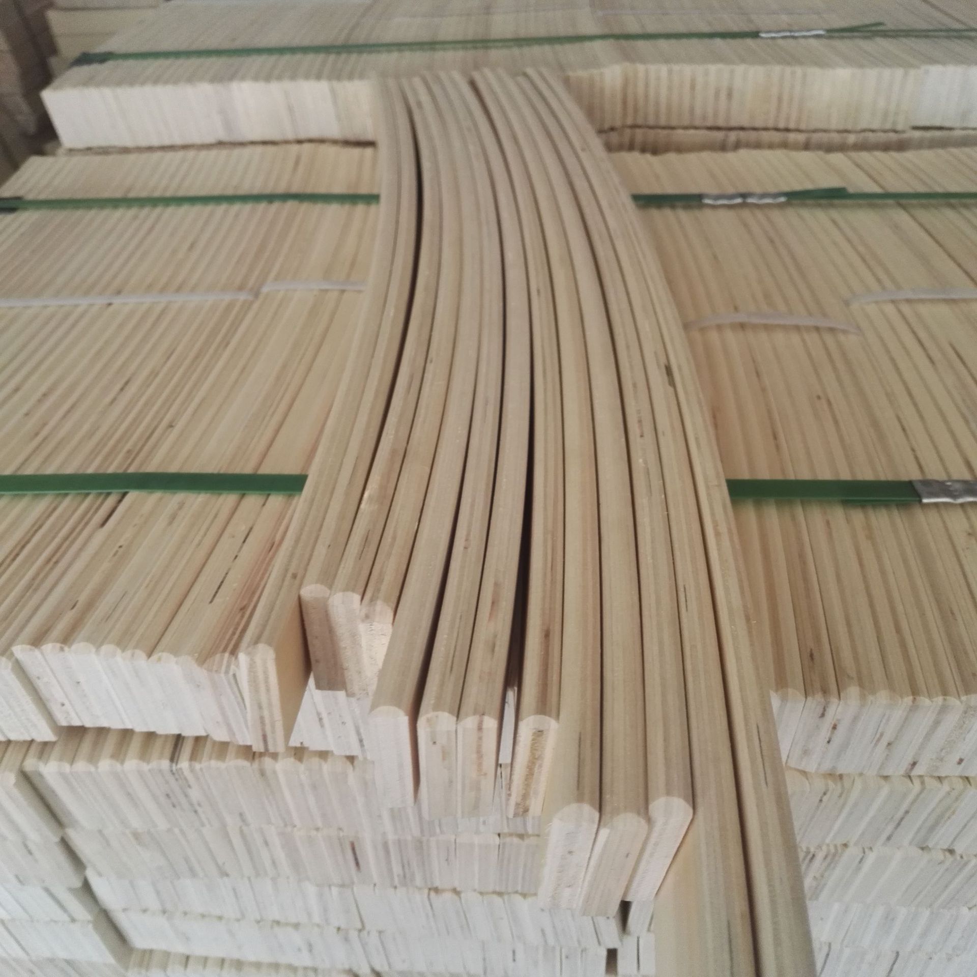0成交0立方米白杨贴面床板条 床用条子板 lvl夹板 顺向板 提供carb
