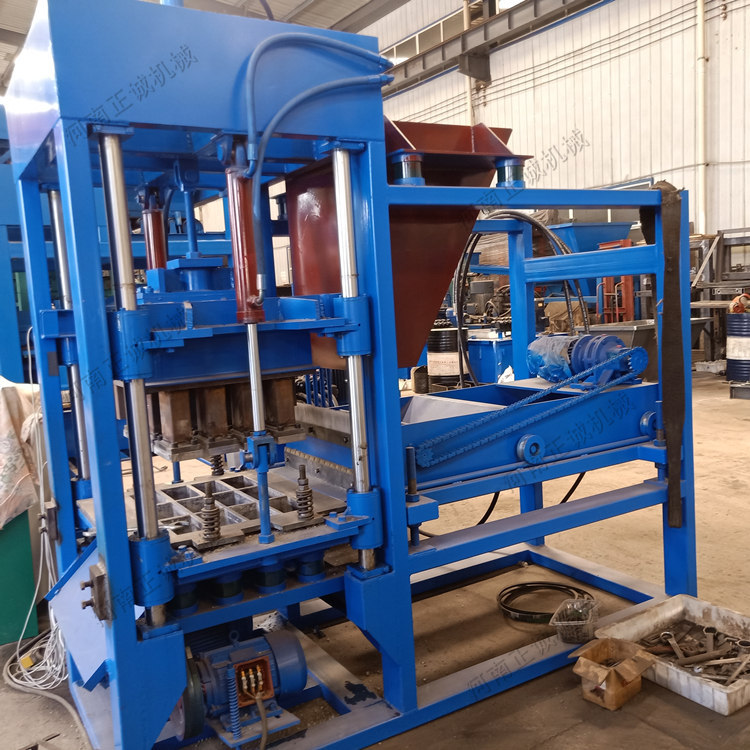 二次布料水泥路面彩砖机陶粒广场透水砖机正诚马路花砖设备