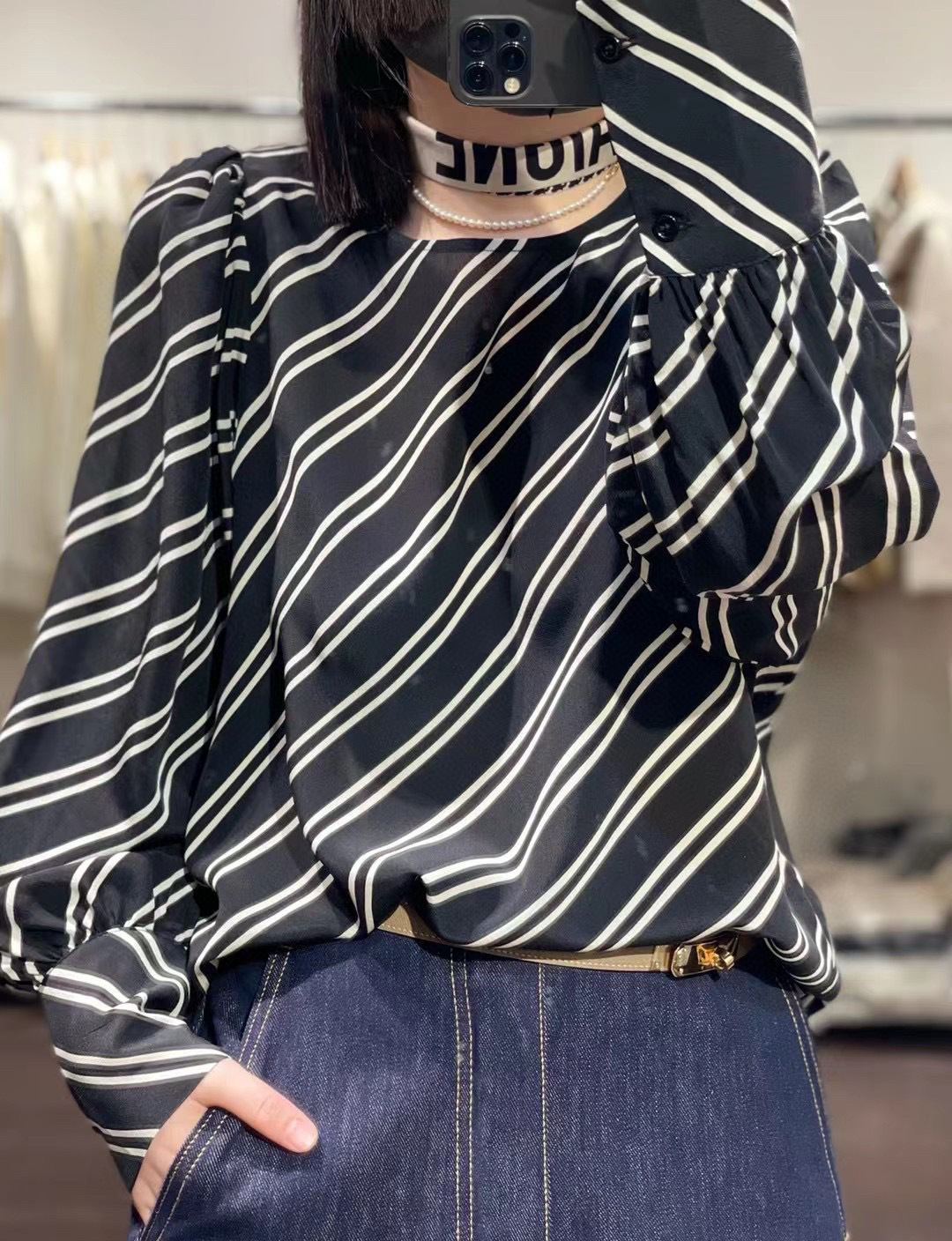深圳南油女装22新款时尚港风圆领灯笼袖斜条纹真丝双乔印花衬衣女