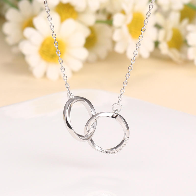 韩版新款莫比乌斯环情侣项链女轻奢小众设计感男女一对双环锁骨链