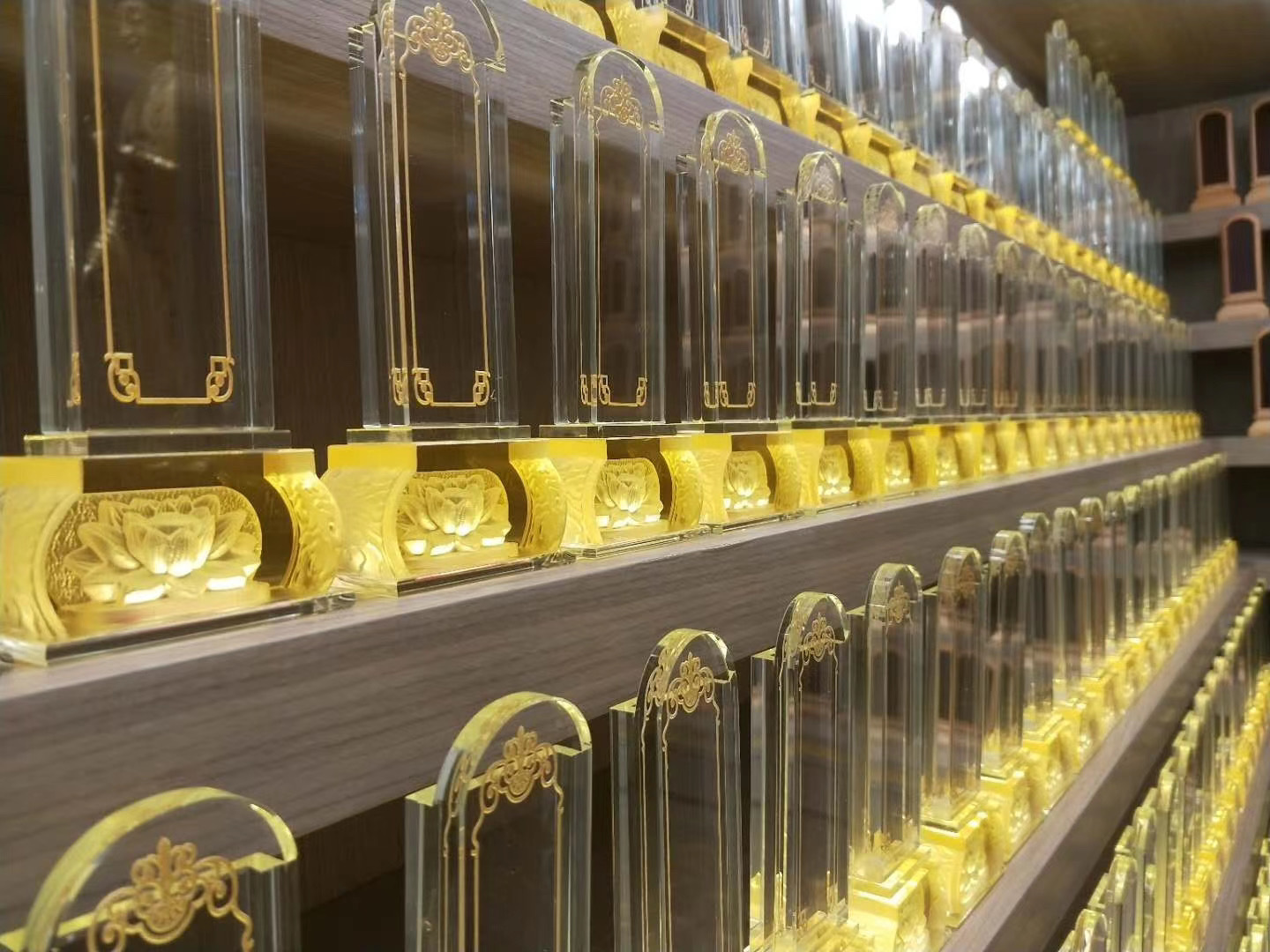 灵牌定制批发 寺院水晶牌位 佛龛摆放