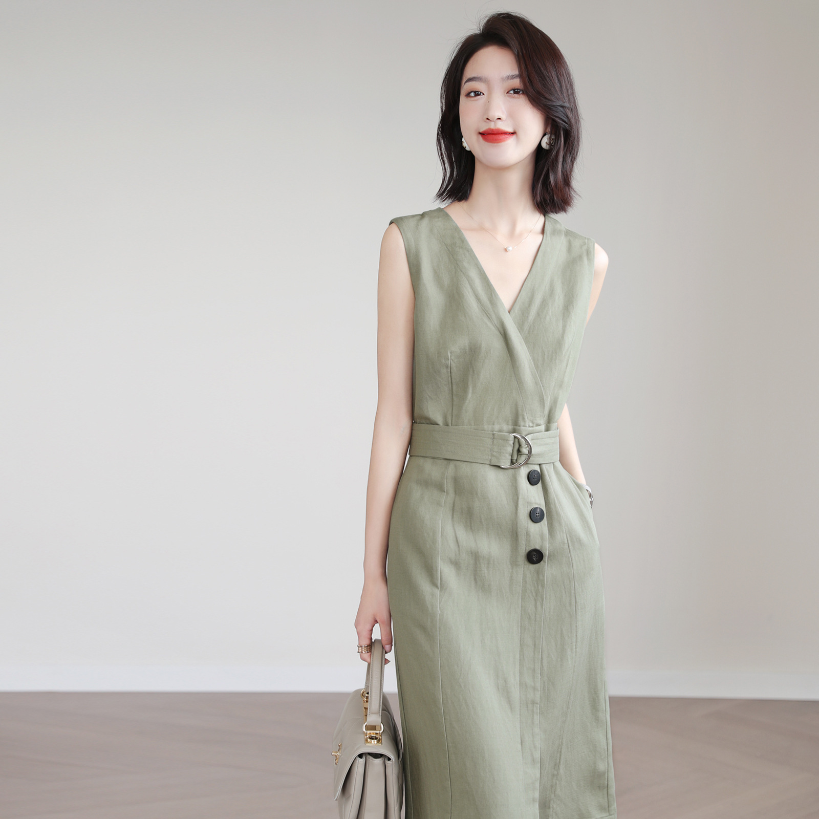 无袖亚麻连衣裙v领图片