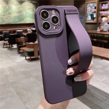 暗夜紫色腕带适用苹果15pro手机壳新款高级感14pro简约防摔13时尚
