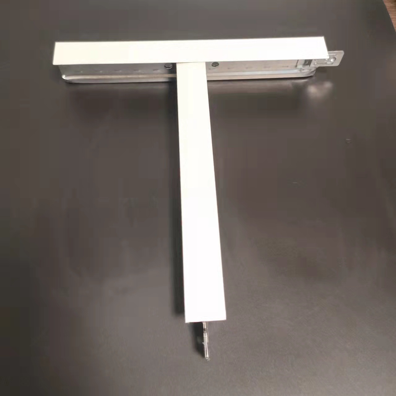 厂家供应龙骨 32宽面凹槽黑线烤漆龙骨家装材料批发t型轻钢龙骨