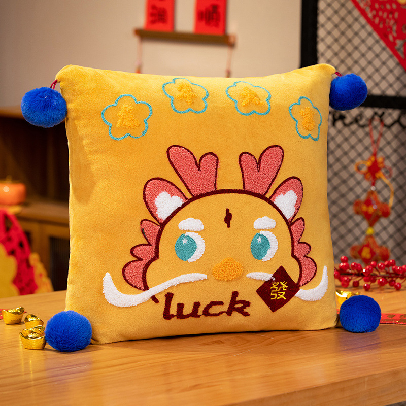 毛巾刺绣新年潮龙抱枕2024龙年吉祥物公仔生肖玩偶毛绒抱枕生日礼
