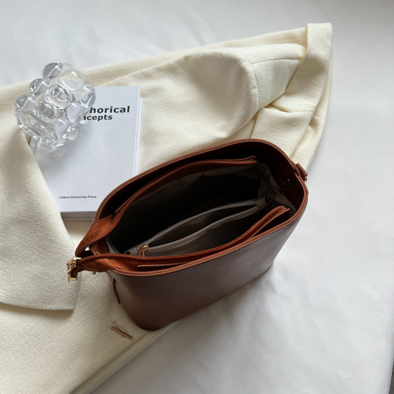 Korean Style Fashion Handbag Women's 2022 Winter New Bucket Bag High-Grade Shoulder Messenger Bag One Piece Dropshipping