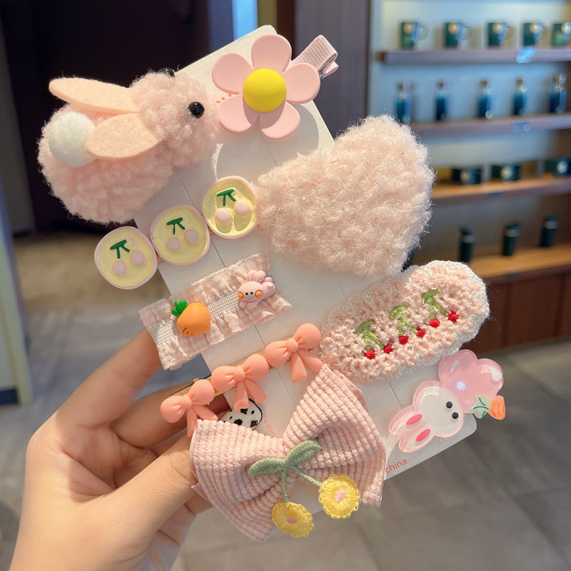 Hairpin for Girls Autumn and Winter Warm Color Furry Embroidery Flower Hairpin Love Heart Flowers Duckbill Clip Children's Side Clip Accessories