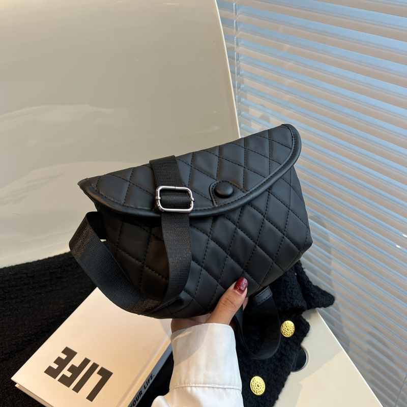 2022 Autumn New Fashion Girl Street Japanese and Korean Shoulder Crossbody Fashion Bag Chest Bag Casual Street Solid Color Envelope Package