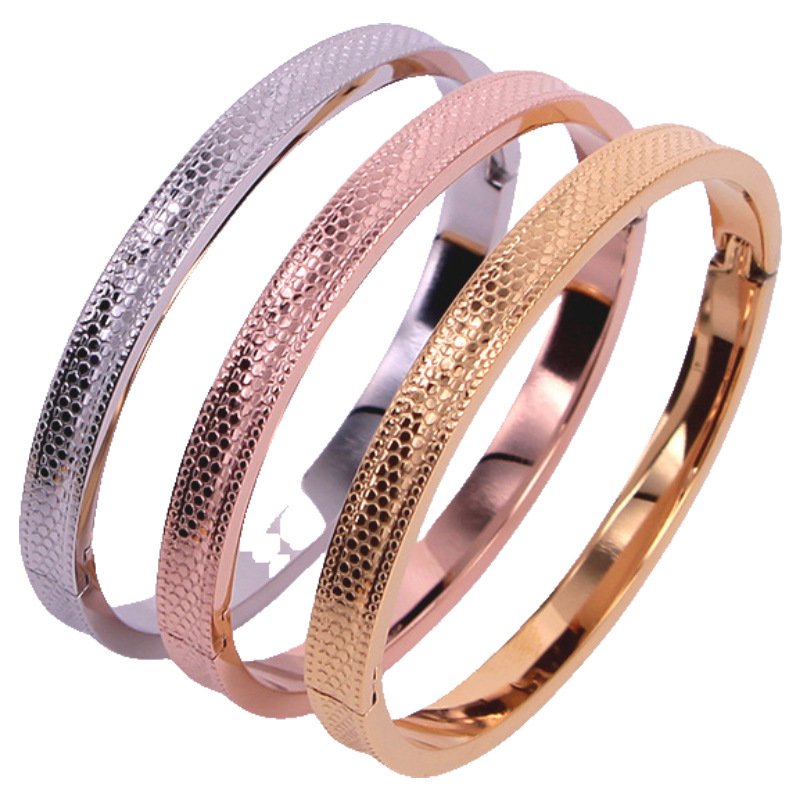 h2-408龙鳞纹手镯鱼鳞凹面印鳞片实心手环男女本命年钛钢龙纹镯子