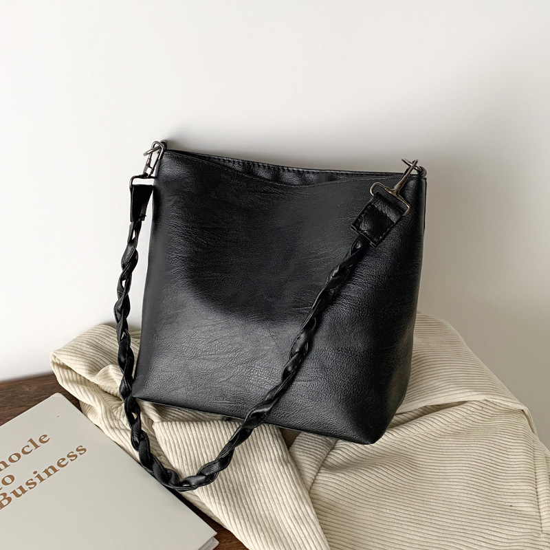 2021 New Solid Color Women Bag Bucket Bag Large Capacity Weave Vintage Messenger Bag Women's Bag Fashion Simple Shoulder Bag