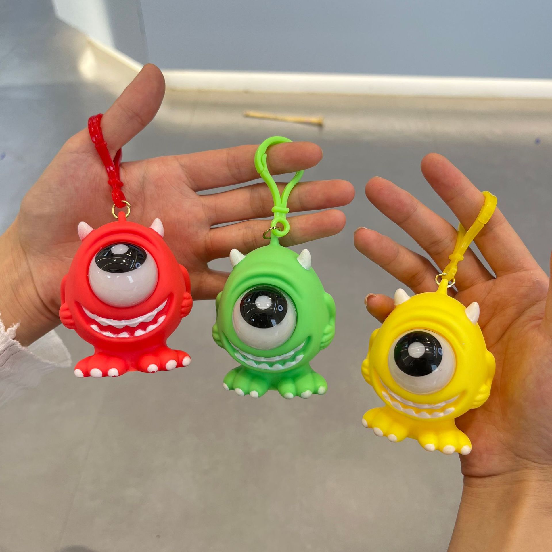 Online Influencer Cute Staring Big Eyes Decompression Squeezing Toy Children's Creative Eye Burst Toys Keychain Pendant Small Toys