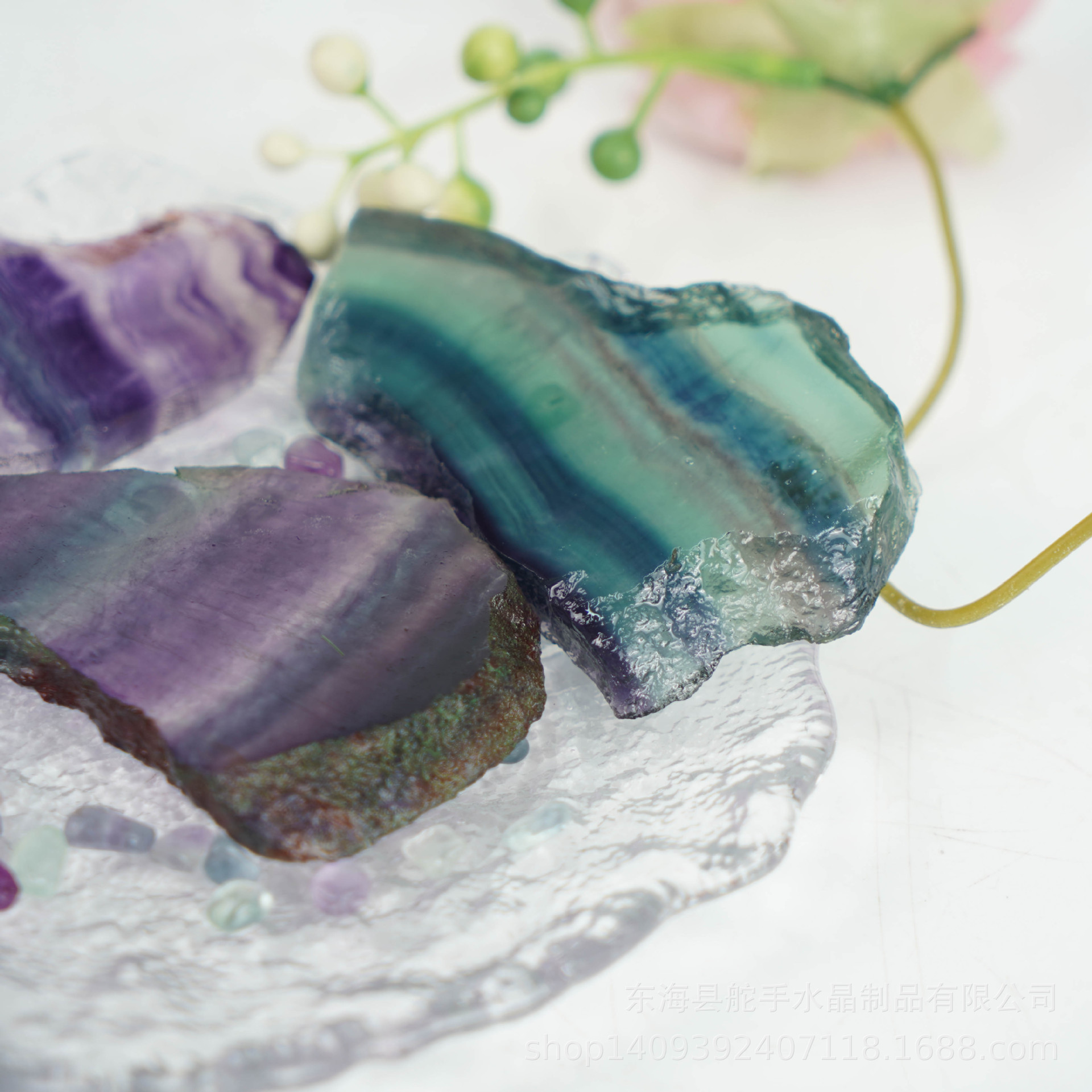 天然水晶七彩萤石原石切割打磨彩萤石片 色彩新颖 家居送礼专用品