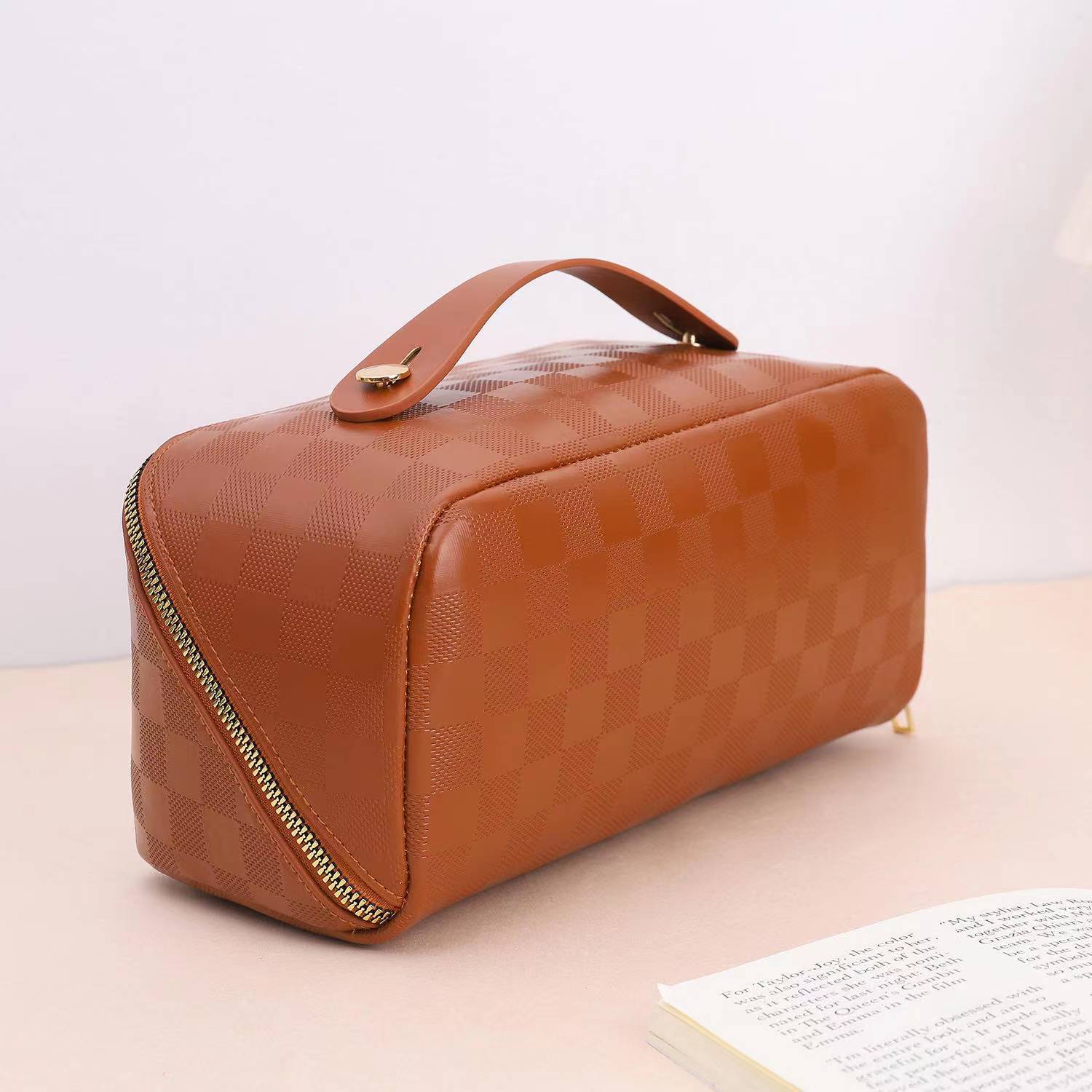 2023 Net Red High-Looking Portable Chessboard Plaid Leather Organ Pillow Cosmetic Bag Portable Retro Style Cosmetic Bag