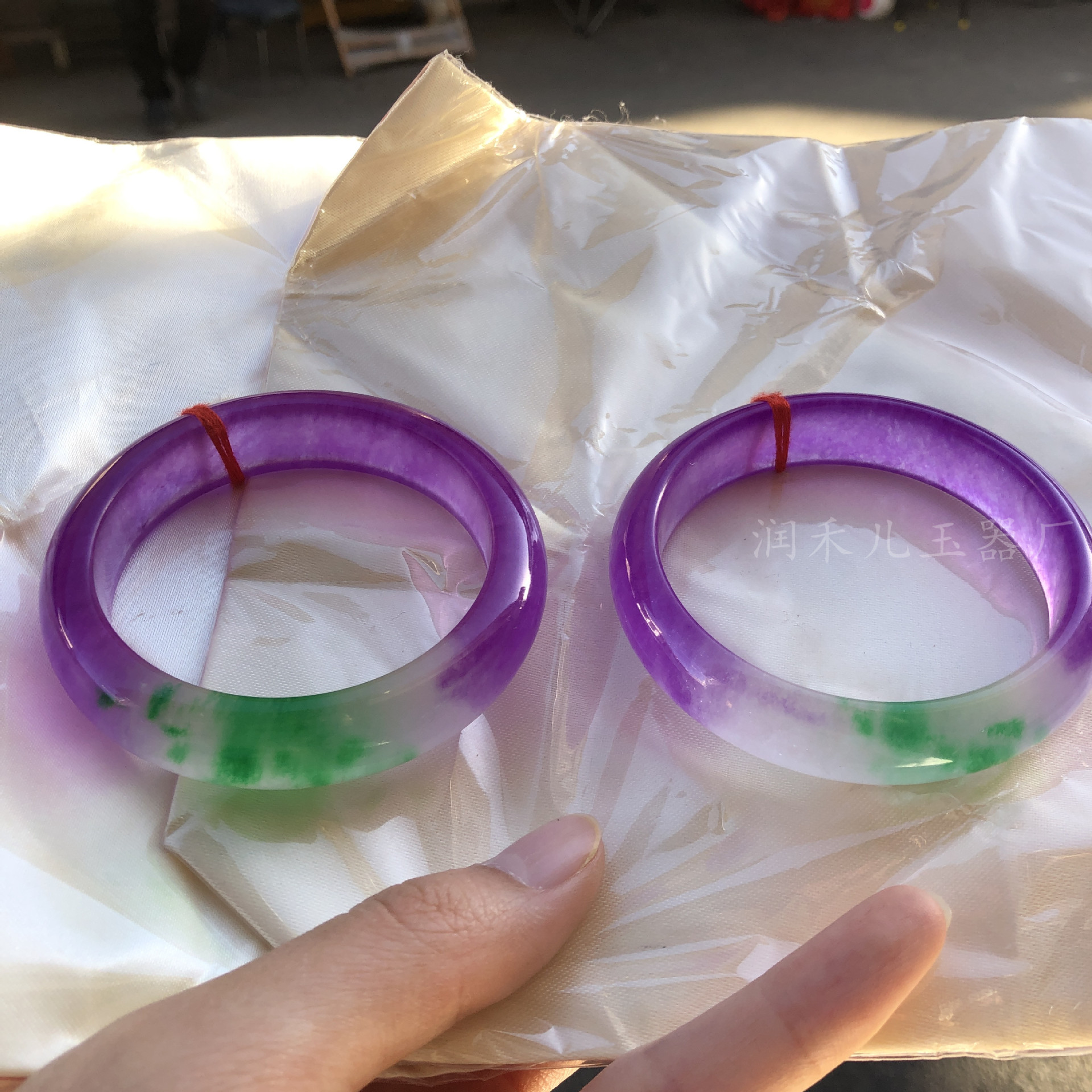 高冰种冰底紫罗兰带翠翡翠色冰透玉手镯石英岩玉玻璃种春带彩手镯