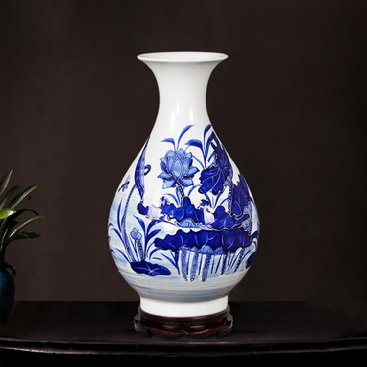 中式景德镇陶瓷器青花瓷手绘雕刻花瓶 工艺品客厅摆件装饰品