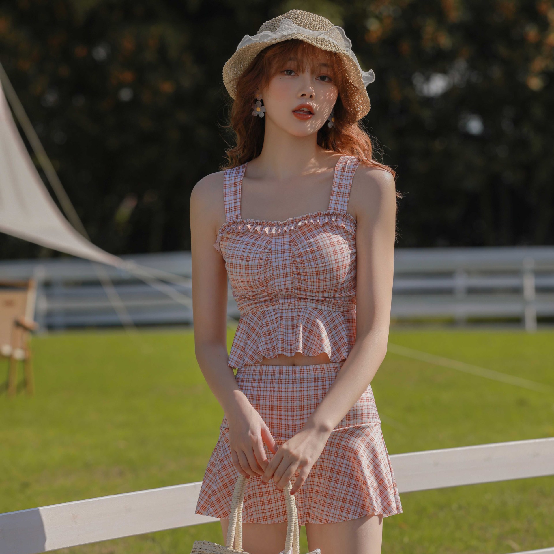 泳衣女保守吊带清新甜美泳衣格子露肚少女游泳新款两件套分体泳装