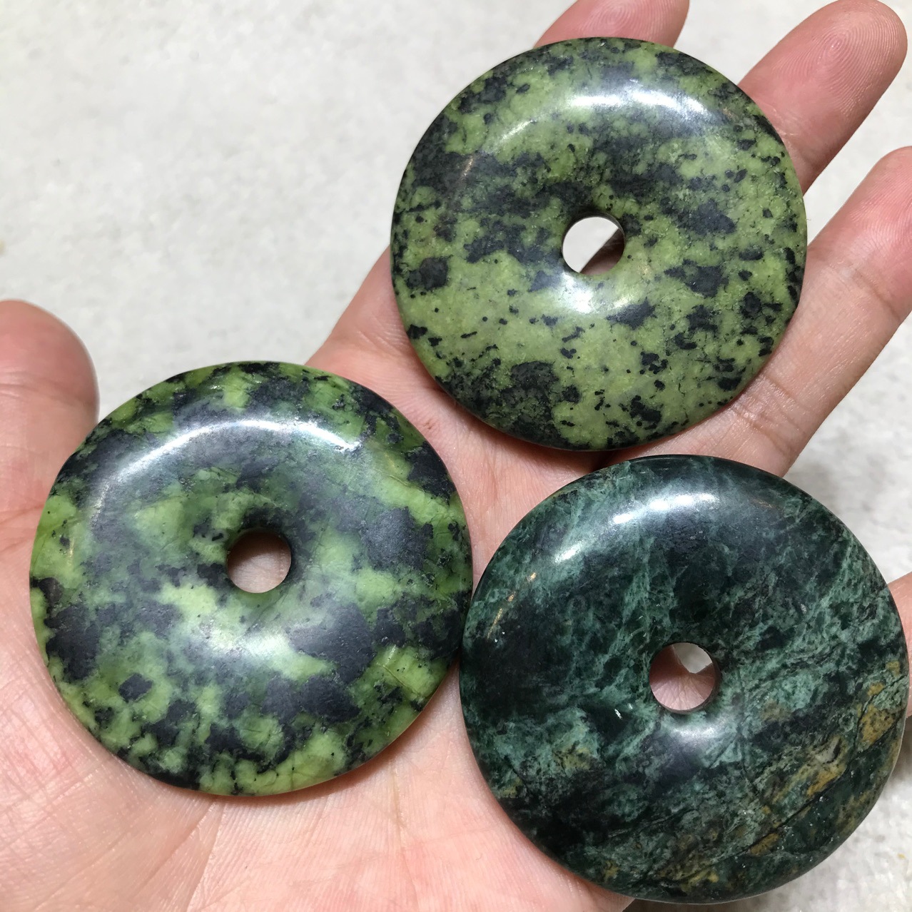 天然藏玉药王石大号平安扣吊坠带磁性蛇纹石玉挂件批发直播供货