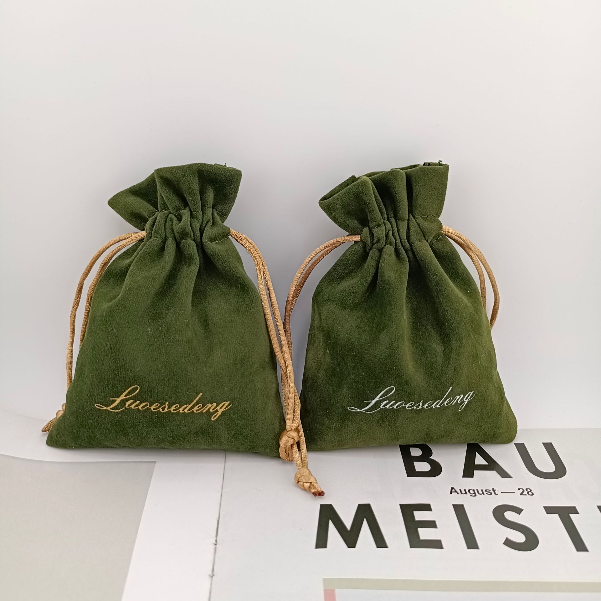 厂家生产绒布袋军绿色针织底短毛绒布袋数据线耳机移动电源收纳袋