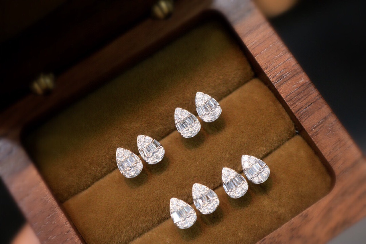 雅度珠宝 18k金钻石耳钉 梯方钻石耳钉 天然南非钻石耳环 小清新