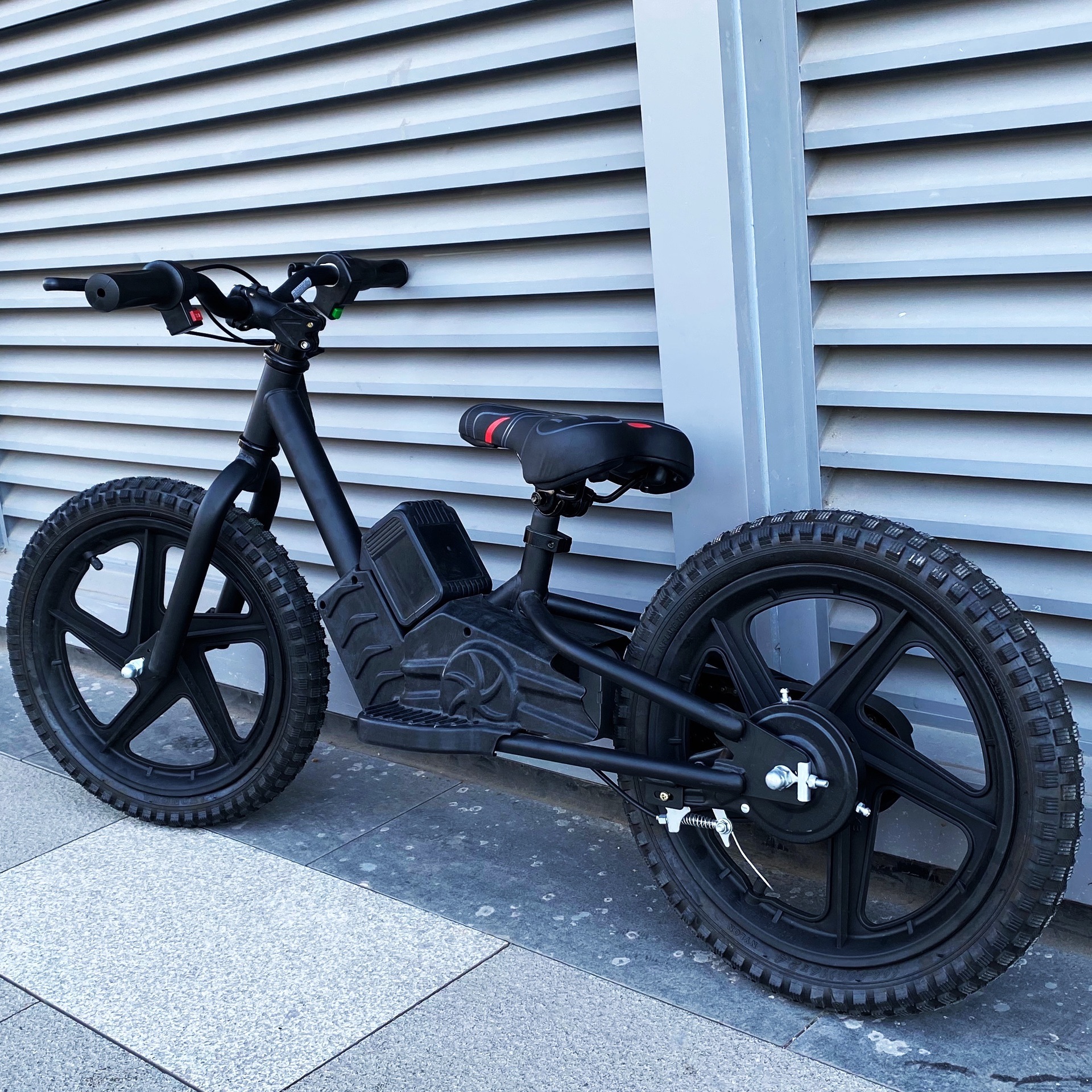 2022新款出口16寸儿童平衡车滑步车宝宝滑行车无脚踏双轮自行车