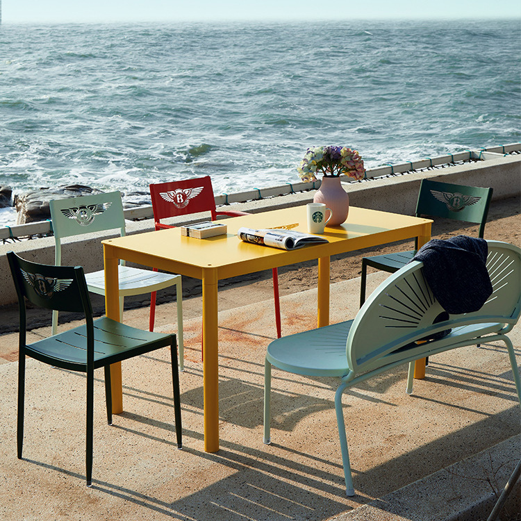 户外庭院露天餐桌椅组合现代网红别墅铝合金桌子户外金属桌椅