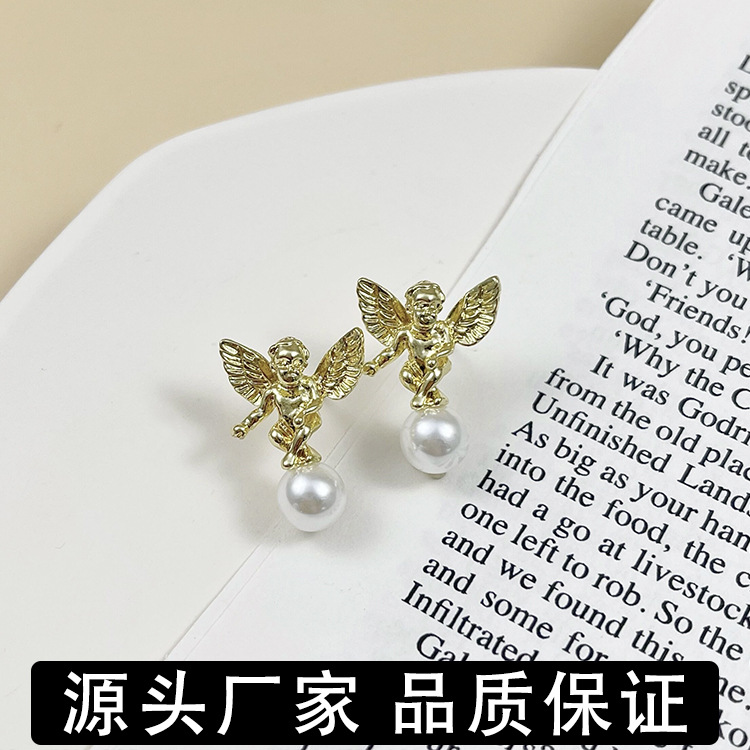 Korean Design Angel Pearl Earrings Female Elegance Retro Stud Earrings French Exquisite Super Fairy Earrings Full of Sense of Design