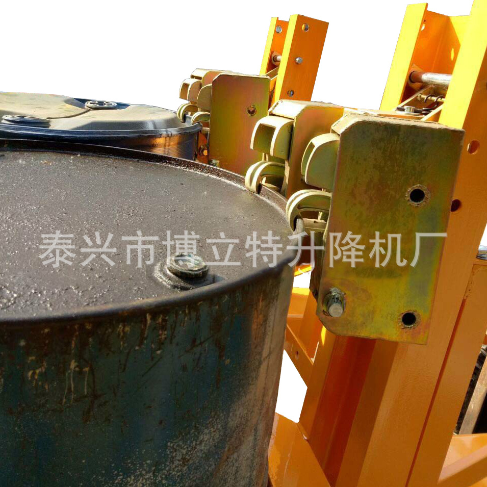叉车专用双桶双夹四夹重型油桶夹具铁桶塑料桶卸桶器鹰嘴抓桶夹