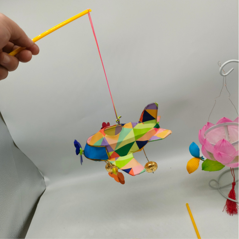 非遗传统手工文创花灯春节元宵手提拖拉发光金轮飞机灯