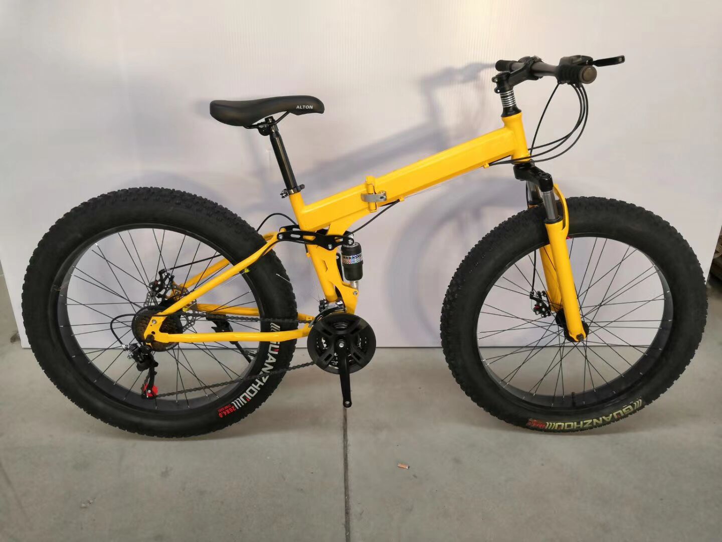 厂家供货外贸雪地自行车大粗轮宽胎4.0山地车成人男女变速双碟刹