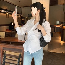 设计感收腰白色衬衫女2024新款韩版v领显瘦修身性感衬衣