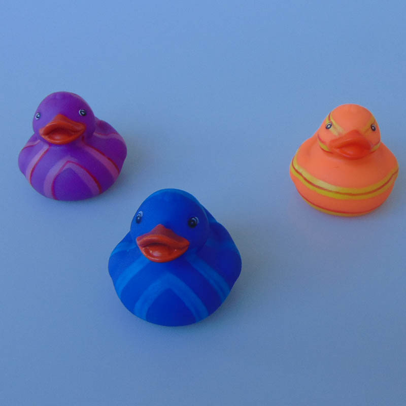 工厂批发pvc环保鸭子洗澡儿童玩水戏水沙滩外贸搪胶玩具夏天鸭