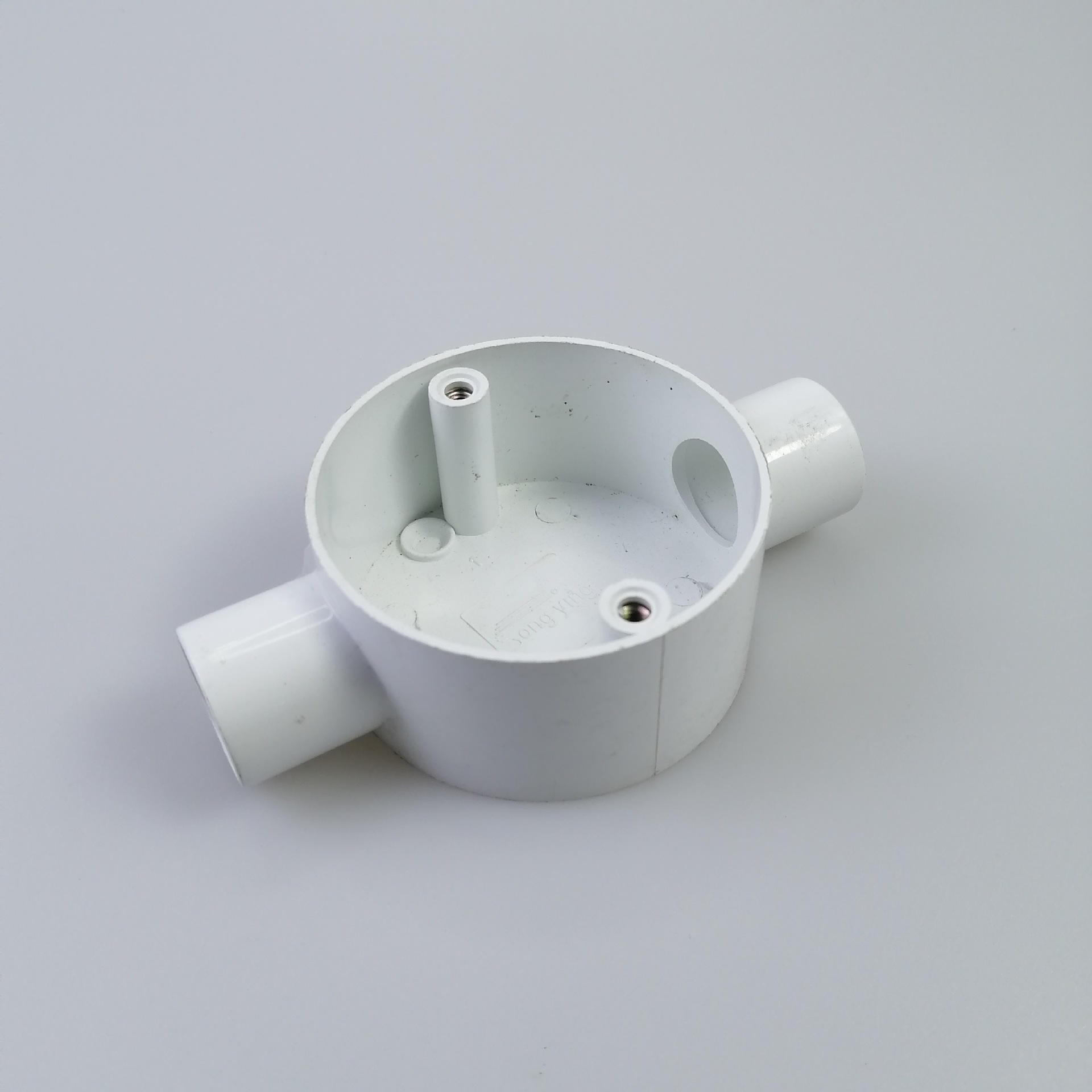 金民外贸专供一通二通四通塑料接线盒家用圆形二通四通分线盒