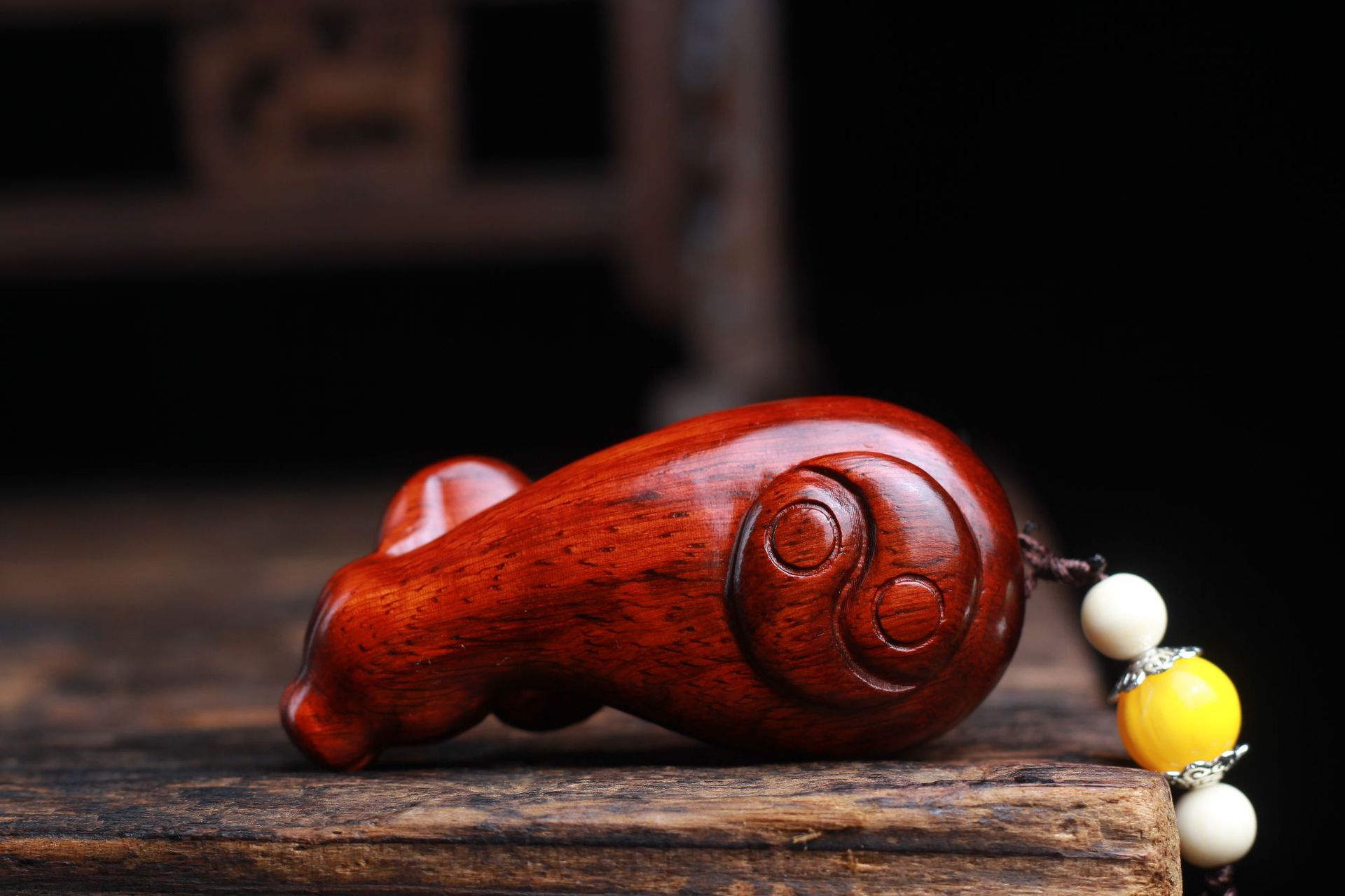 赞比亚小叶紫檀手把件十二生肖吊坠把件八卦生肖牛木质工艺礼品