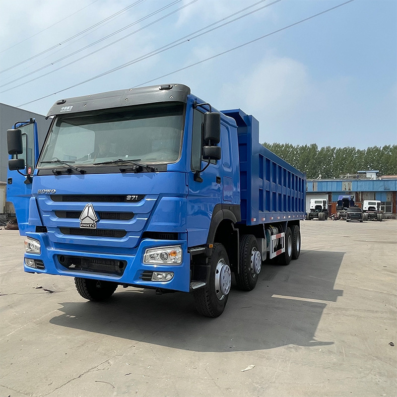 长期出口豪沃自卸车 前四后八渣土车厢货车 右驾驶舱砂石料倾斜车