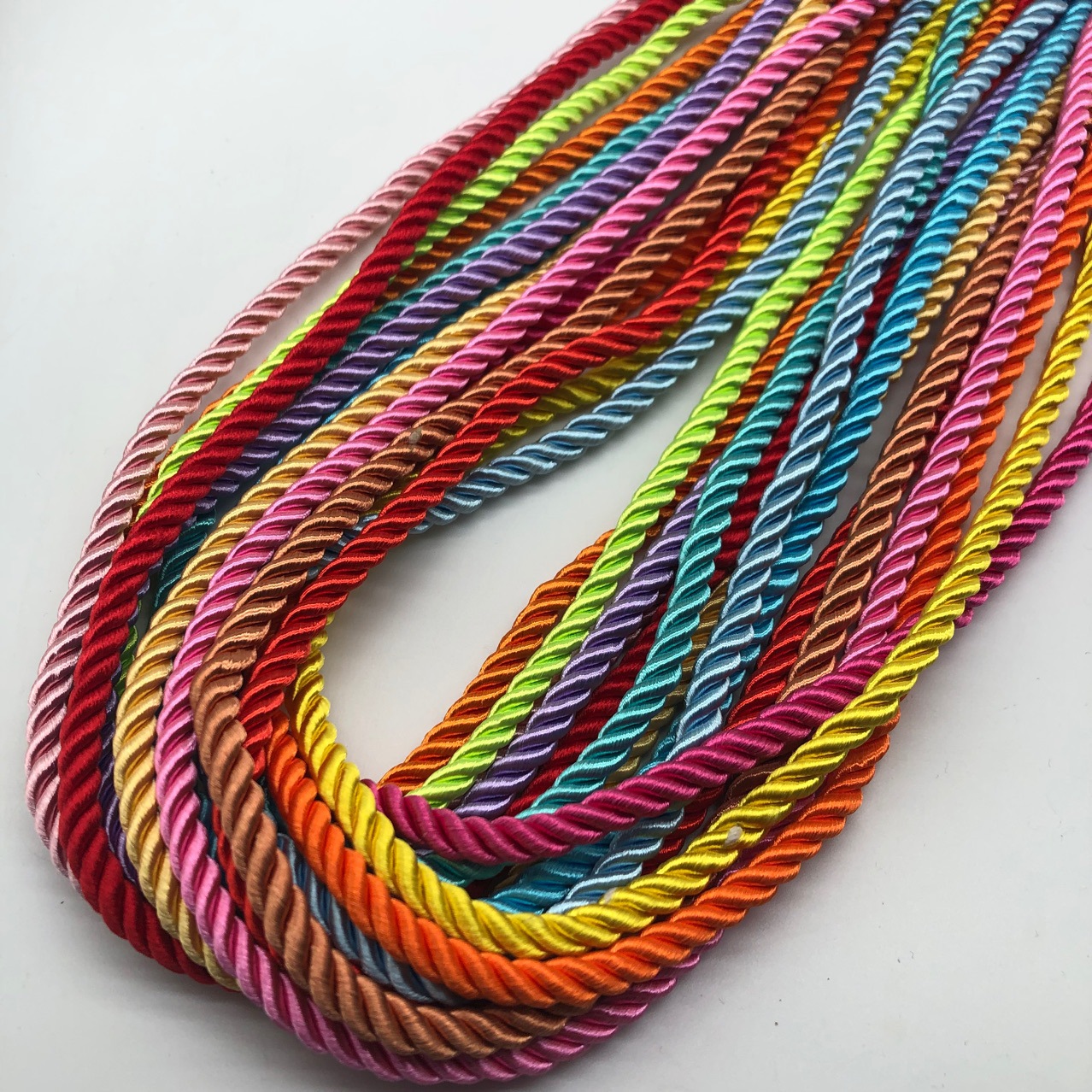 服装沙发装饰扭绳包芯麻花绳亮光加粗编织三股麻绳5mm