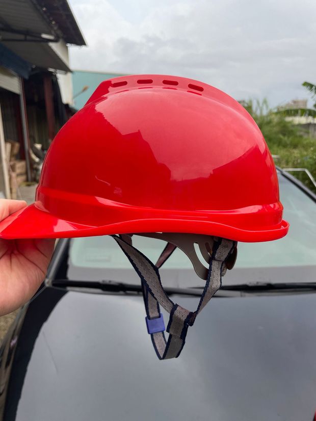 安全帽批发 v型工程防护头盔印字防砸透气建筑圆形工地安全帽厂家