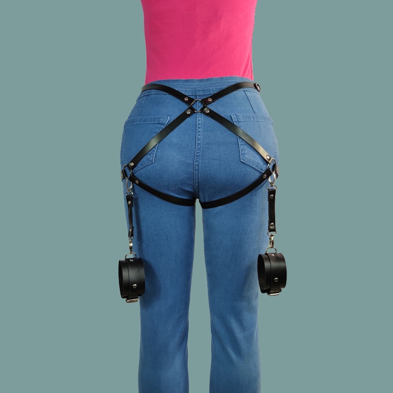 批发夜店服饰腰带女用皮革穿戴情趣用品套装道具手铐束缚衣-阿里巴巴