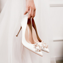 不累脚宴会伴娘鞋新款单鞋珍珠方扣尖头高跟鞋细跟婚纱新娘婚鞋女