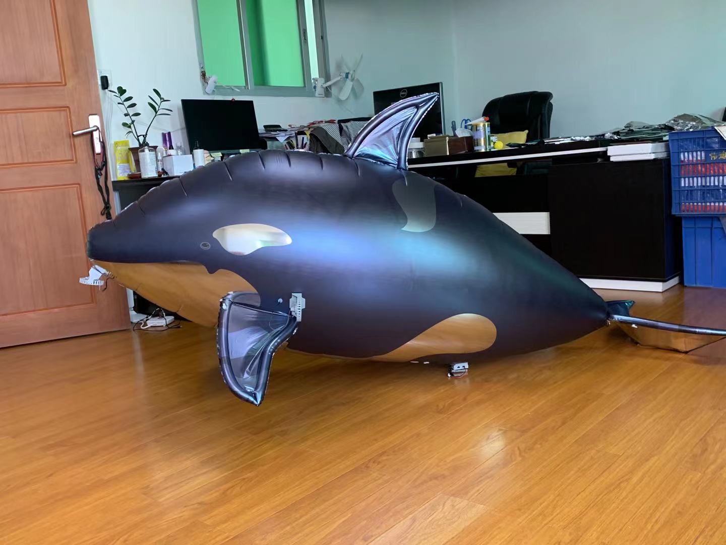 软体飞行海豚商场酒吧巡游舞台表演互动气氛道具遥控充气虎鲸气模