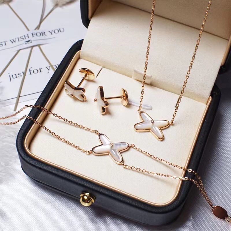 尚美交叉项链女18k玫瑰金白贝母 巴黎镶钻吊坠锁骨链简约生日礼物