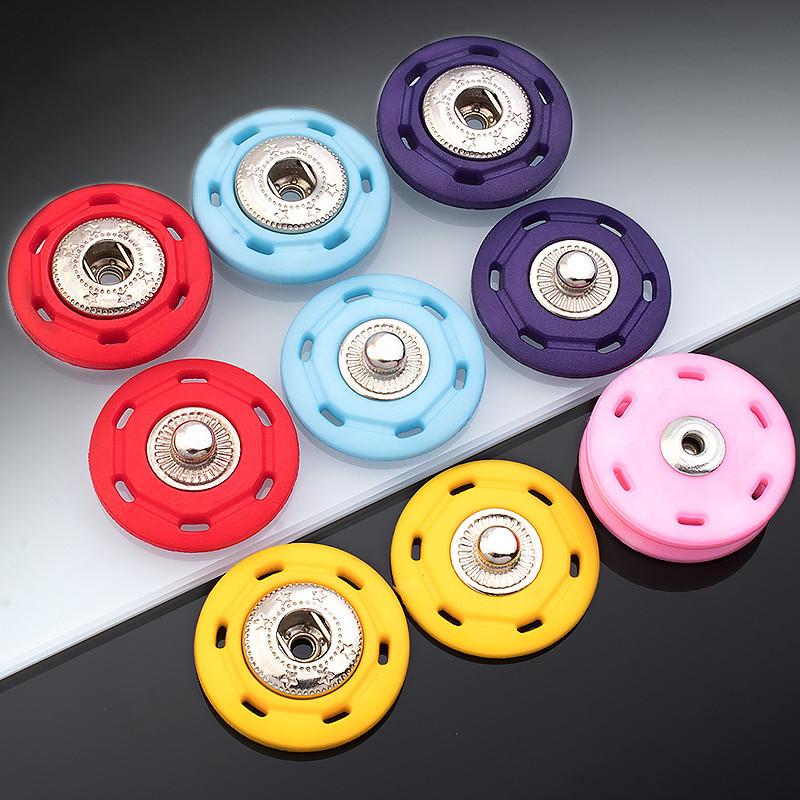 按扣针织开衫毛衣