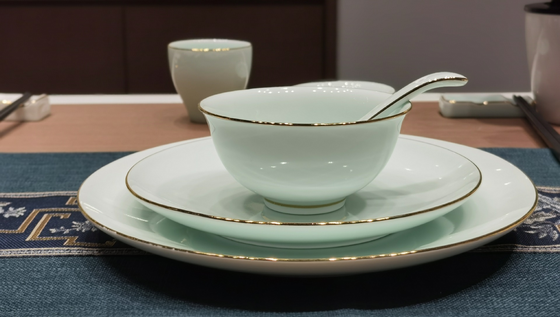 星级酒店陶瓷摆台餐具中式饭店会所餐具金边西餐盘子样品房餐具