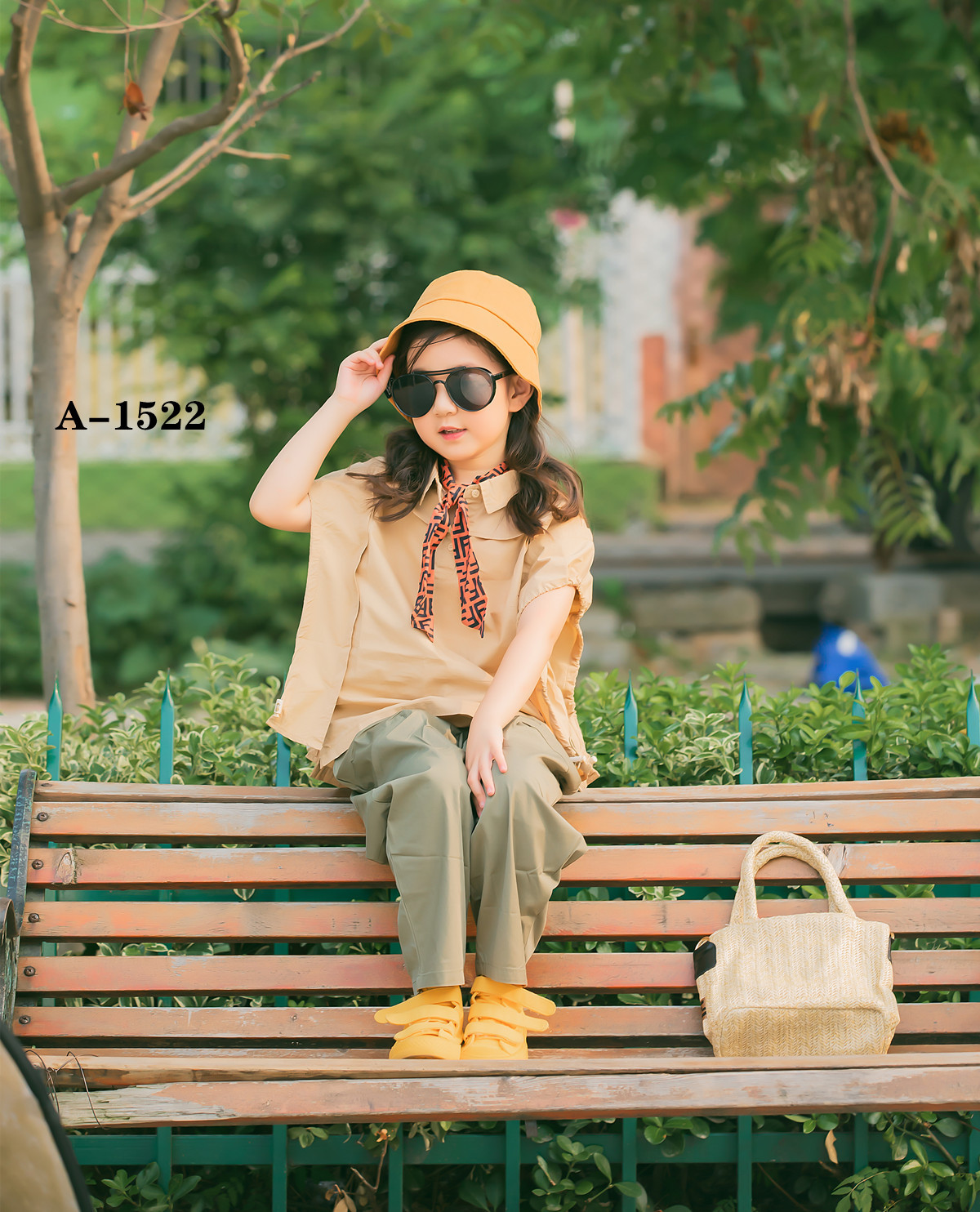 2022新款儿童外景主题写真服装影楼女童室外模卡拍摄艺术照造型服