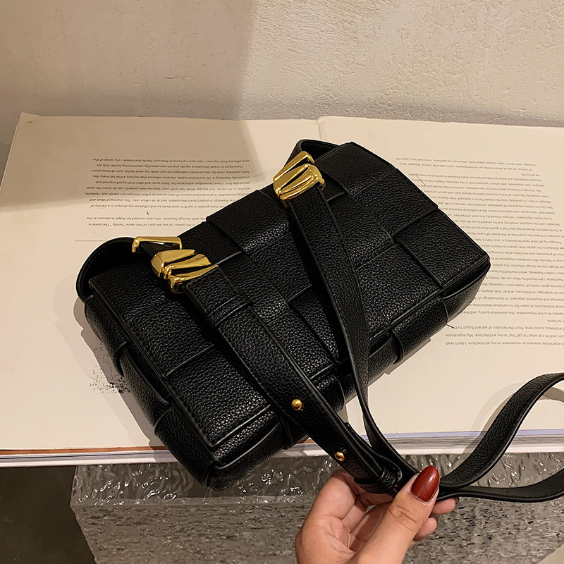 今年流行包包2021新款包包女秋冬百搭斜挎包感时尚编织小方包