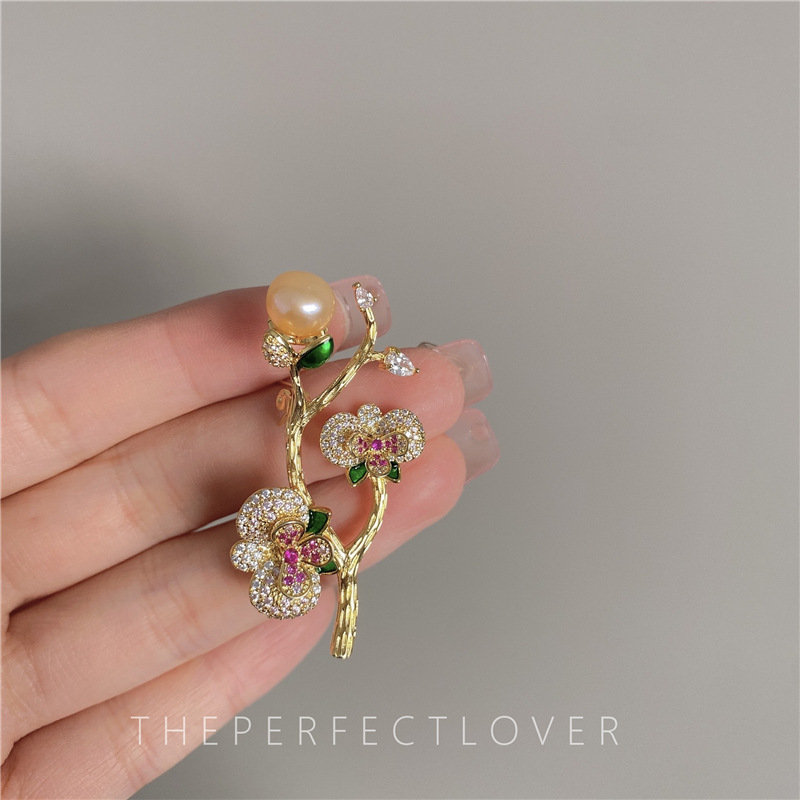 Plum Blossom Freshwater Pearl Zircon Brooch Female Korean Vintage Corsage Pin Buckle Clothing Coat Coat Accessories