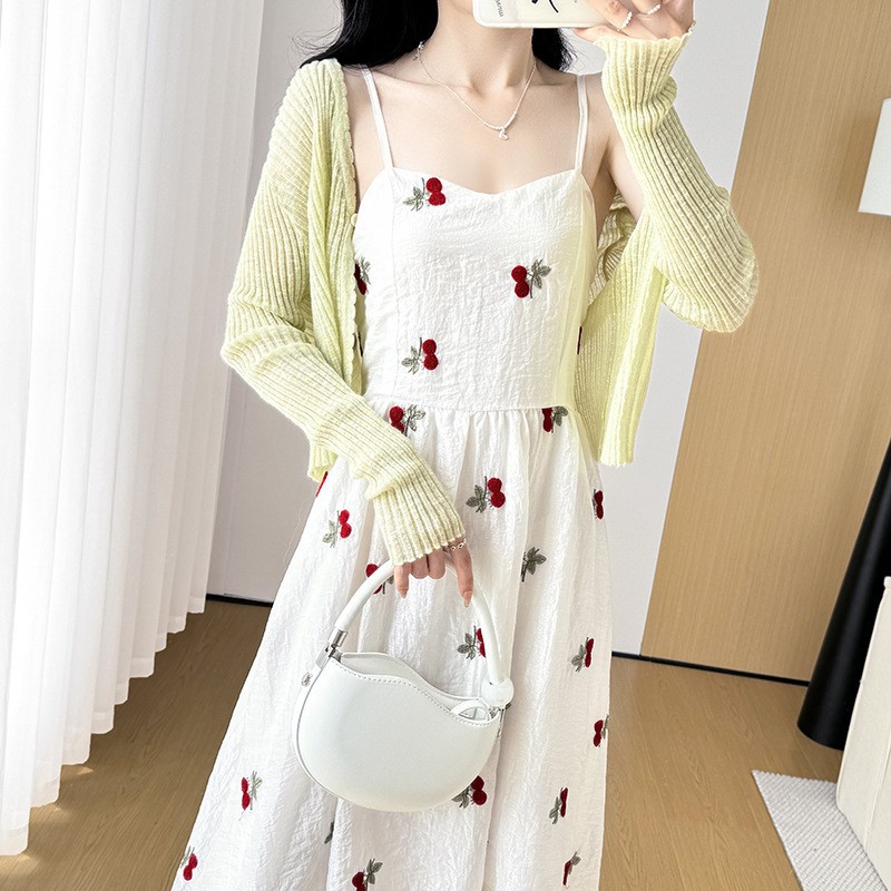高品质韩版法式时尚吊带裙夏季收腰甜美海边度假小仙女刺绣连衣裙