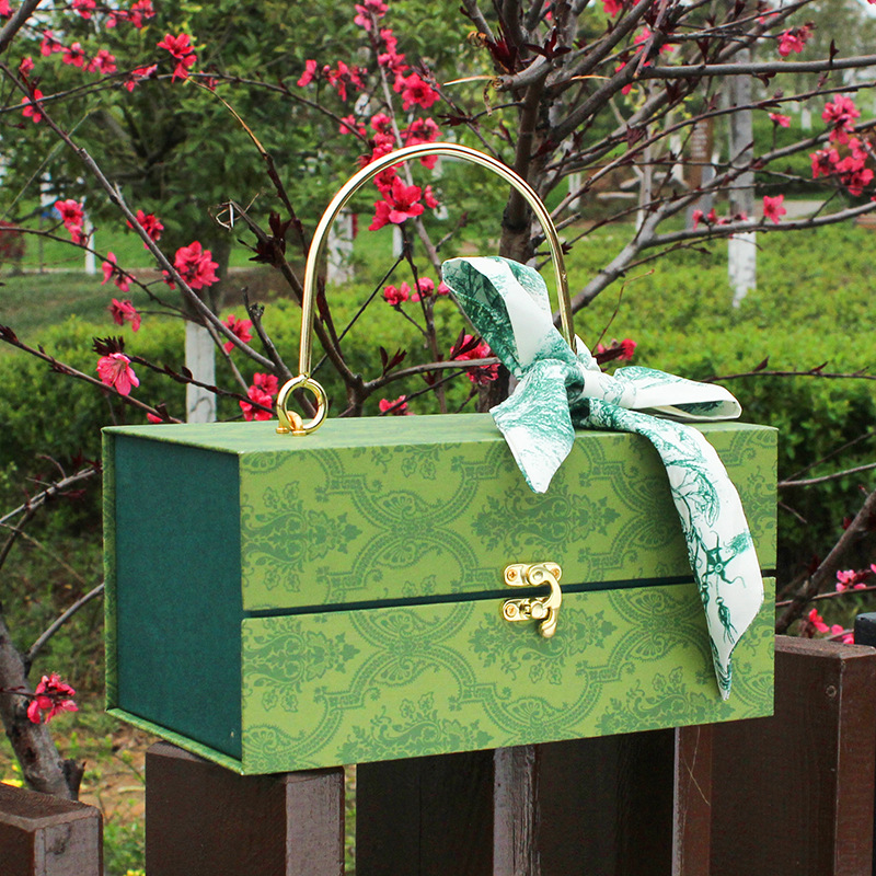新款绿色手提伴娘伴手礼包装盒喜糖盒子批发圣诞礼盒苹果纸盒空盒