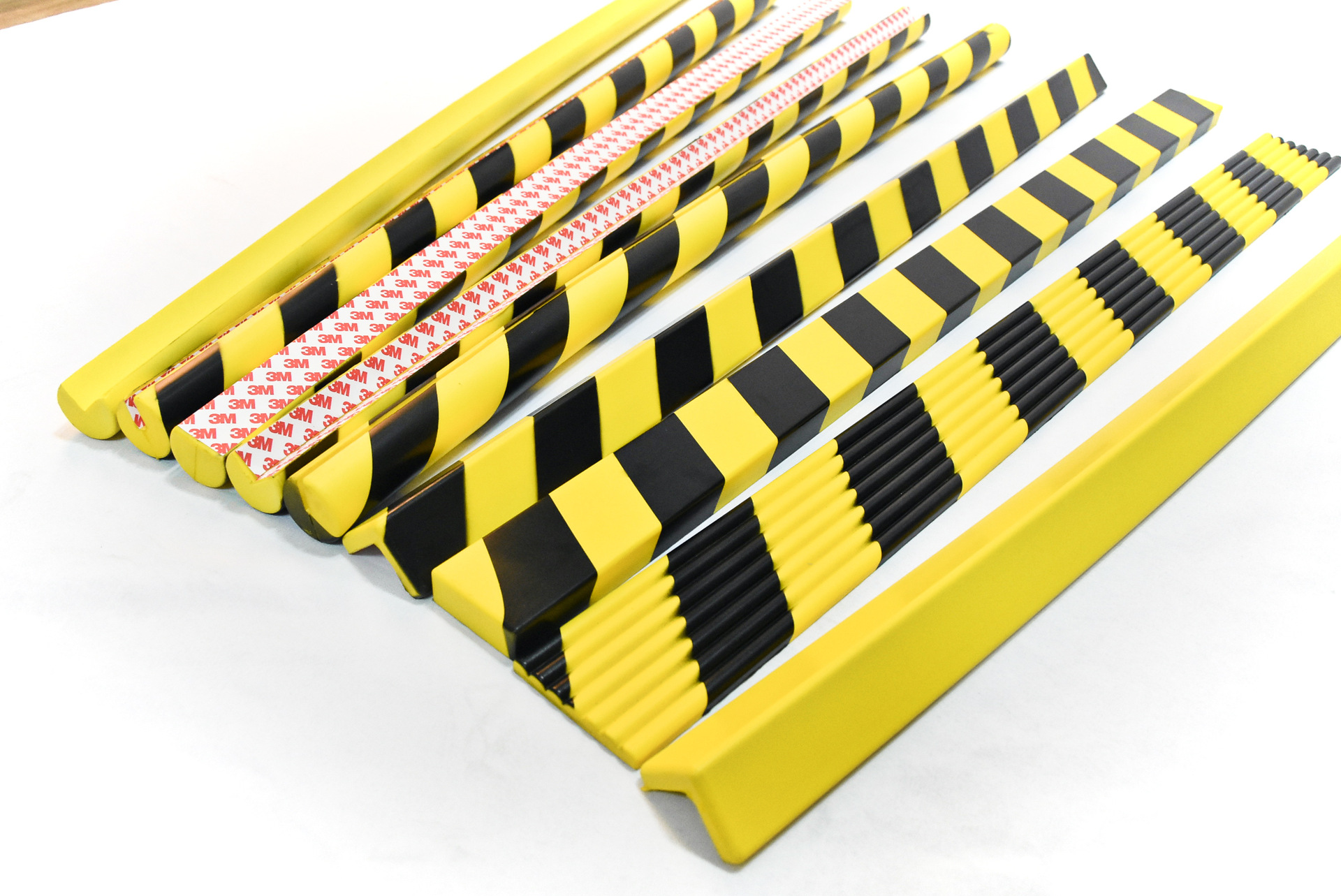 防护反光橡胶条 pu发泡防撞警示条 1米地下车库柱子 防撞保护条现