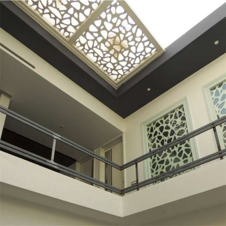 氟碳喷涂雕刻铝单板 工装雕花铝板吊顶 2.5镂空幕墙铝合金窗花
