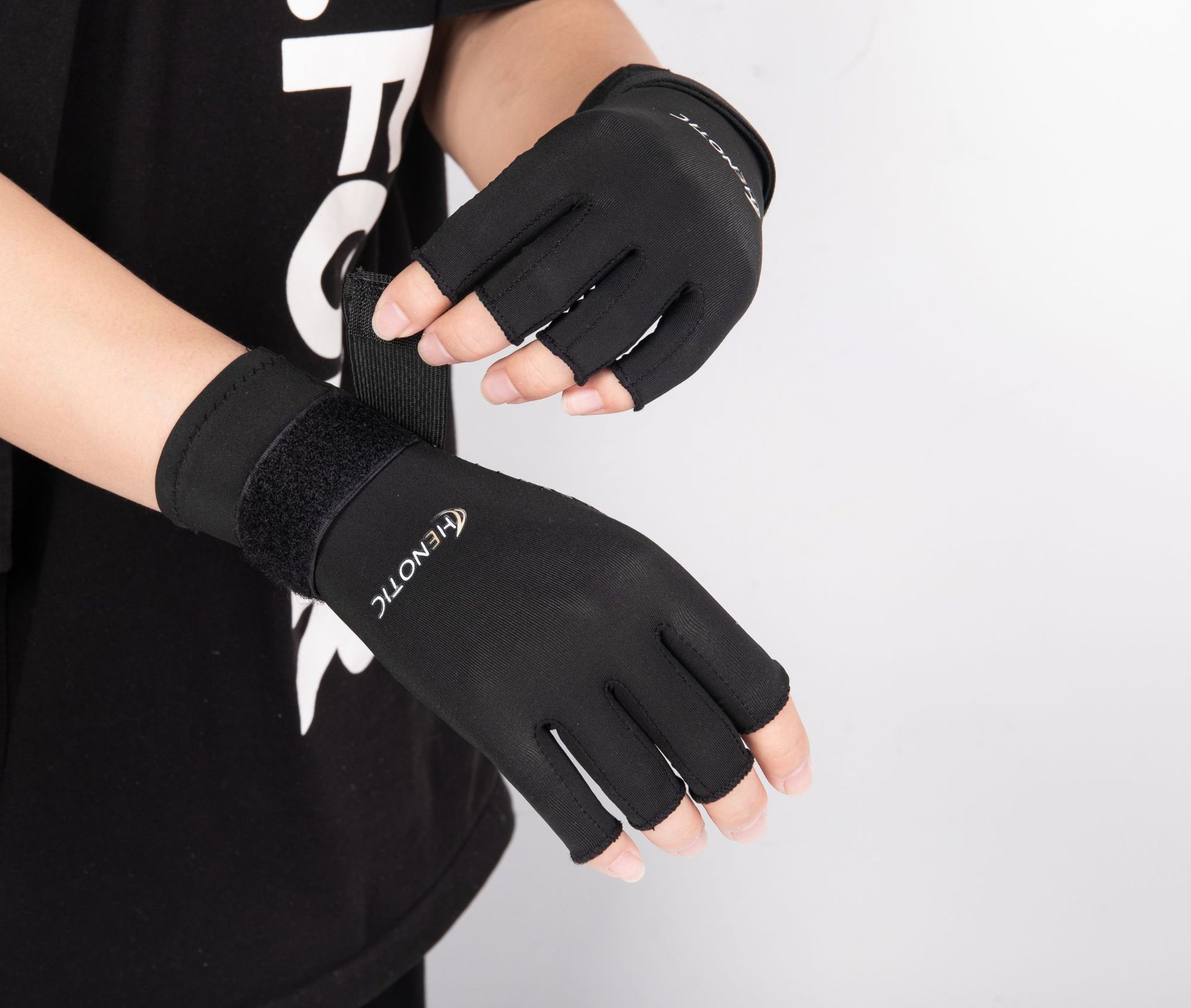 跨境户外魔术贴压力手套半指男女运动健身护腕骑行铜纤维手套